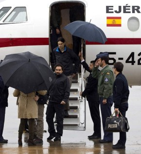 Los reporteros José Manuel López, Ángel Sastre y Antonio Pampliega a su llegada a Madrid